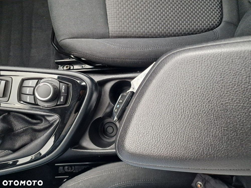 BMW Seria 2 218d Active Tourer - 30