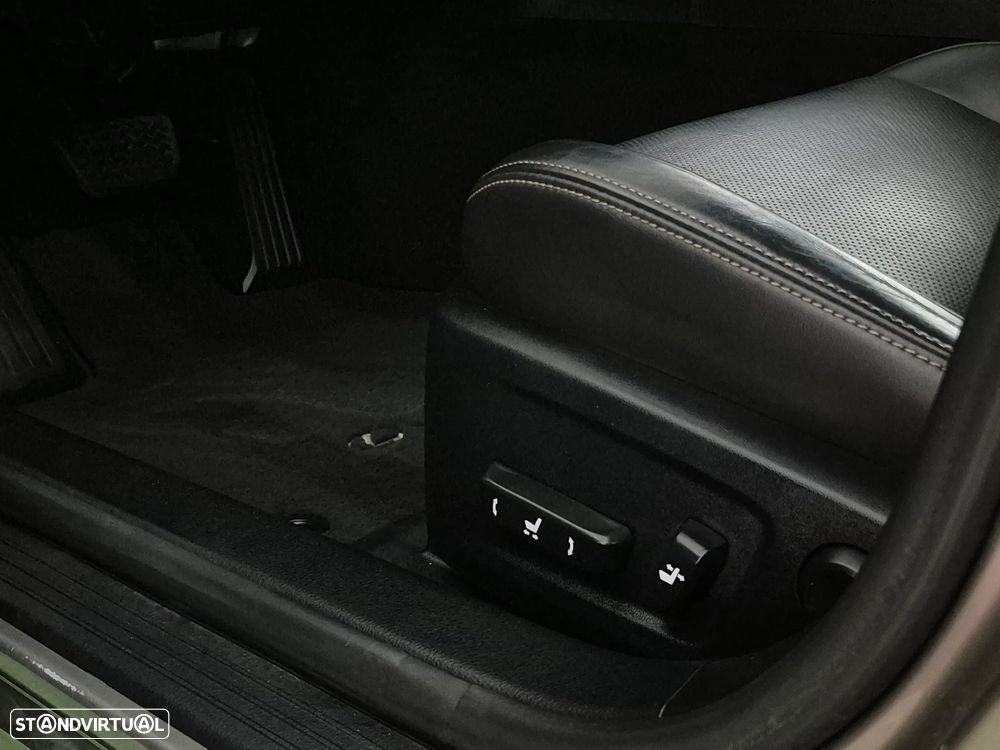 Lexus IS 300H Executive - 42