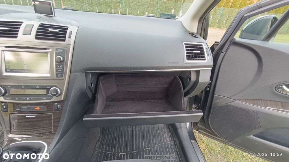 Toyota Avensis 1.8 Premium - 29