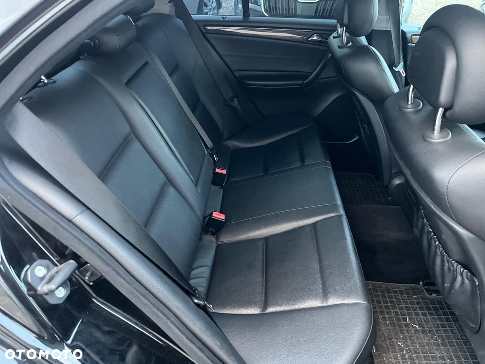 Mercedes-Benz Klasa C 180 Kompressor Automatik Avantgarde Sport Edition - 17