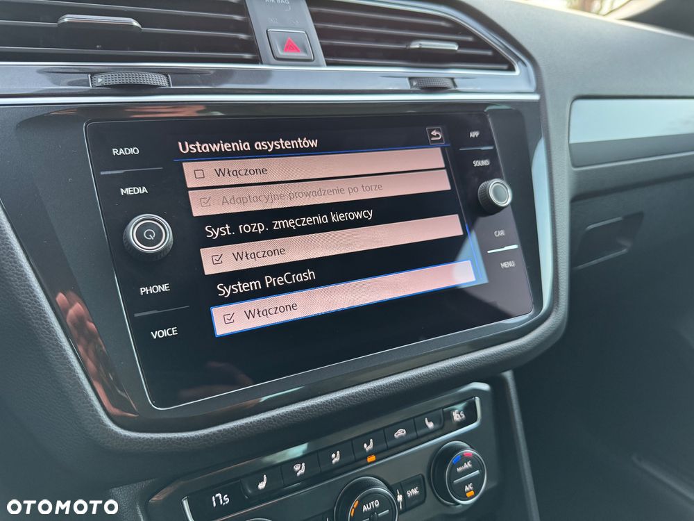 Volkswagen Tiguan - 32