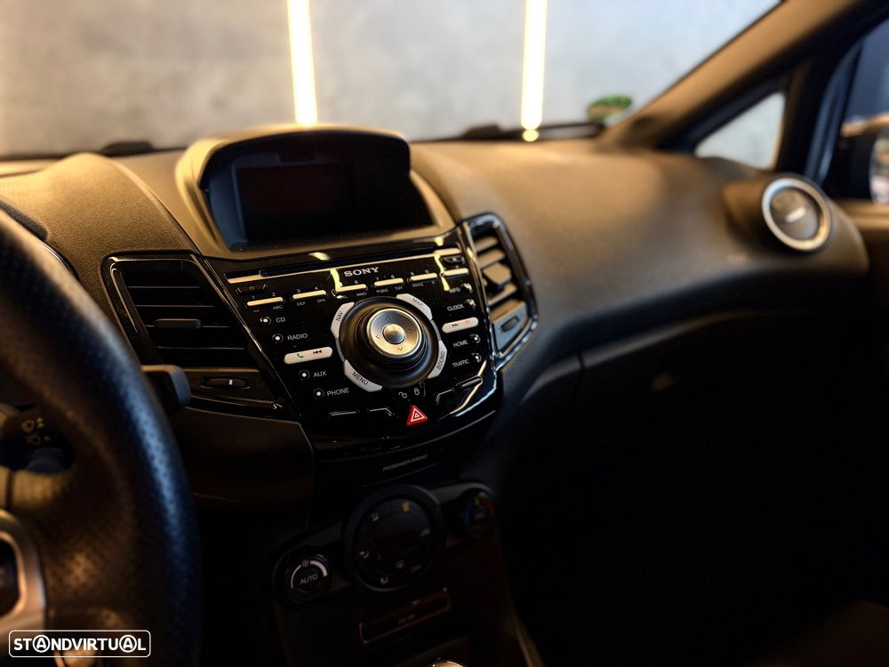 Ford Fiesta 1.6 EcoBoost c/ Pack Pele Desportiva ST - 26