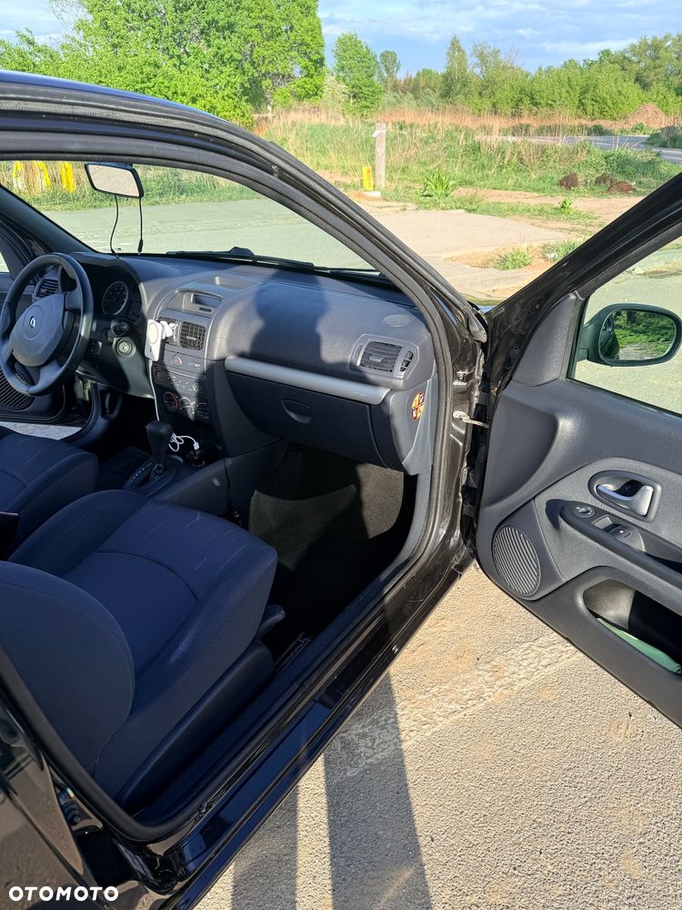 Renault Clio 1.4i RT 16V - 31