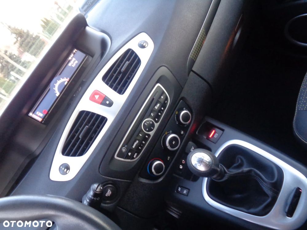 Renault Scenic 1.6 16V Luxe Privilege - 30