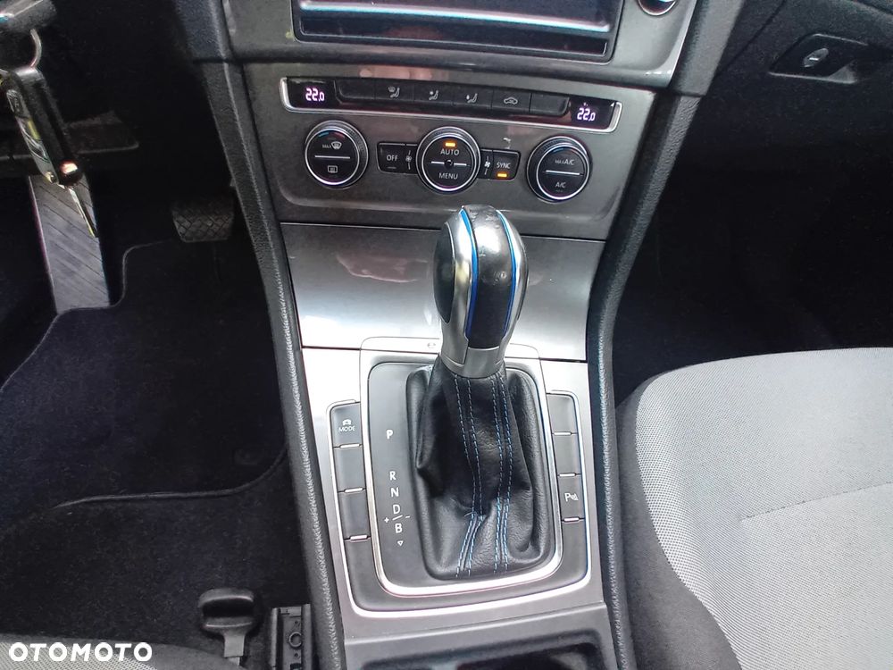 Volkswagen Golf - 23