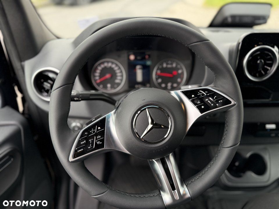 Mercedes-Benz Sprinter - 20