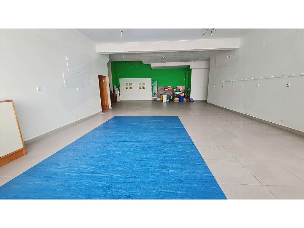 Loja com 150 m², Prédio de 2006, Amadora - Grande imagem: 3/10