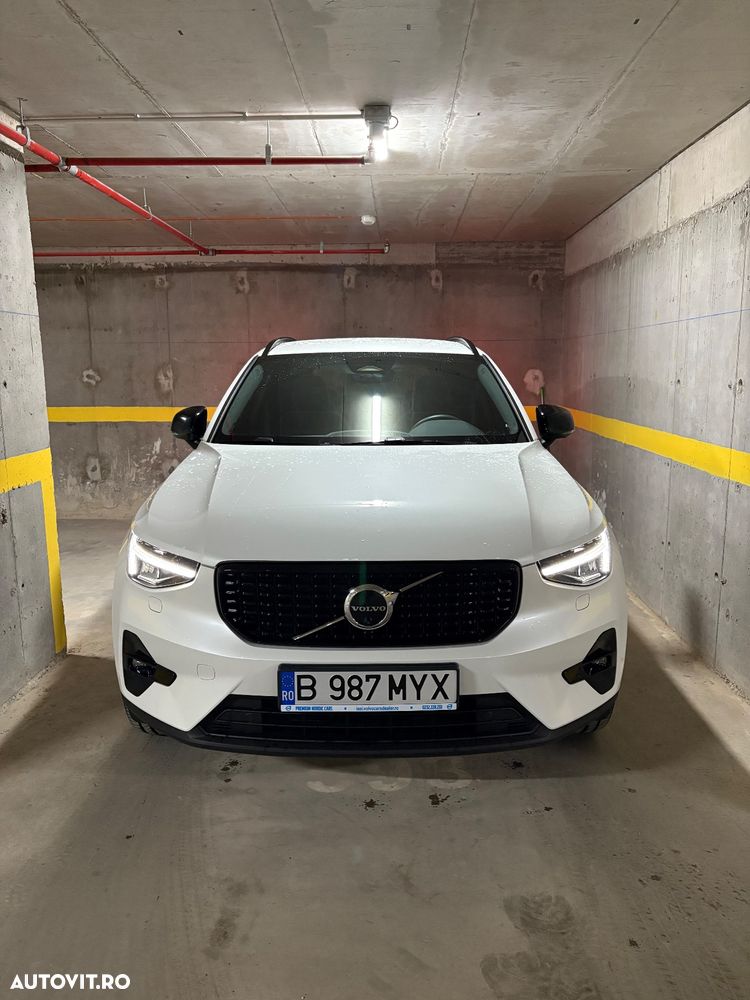 Volvo XC 40 B4 AT8 AWD Mild Hybrid R-Design - 36