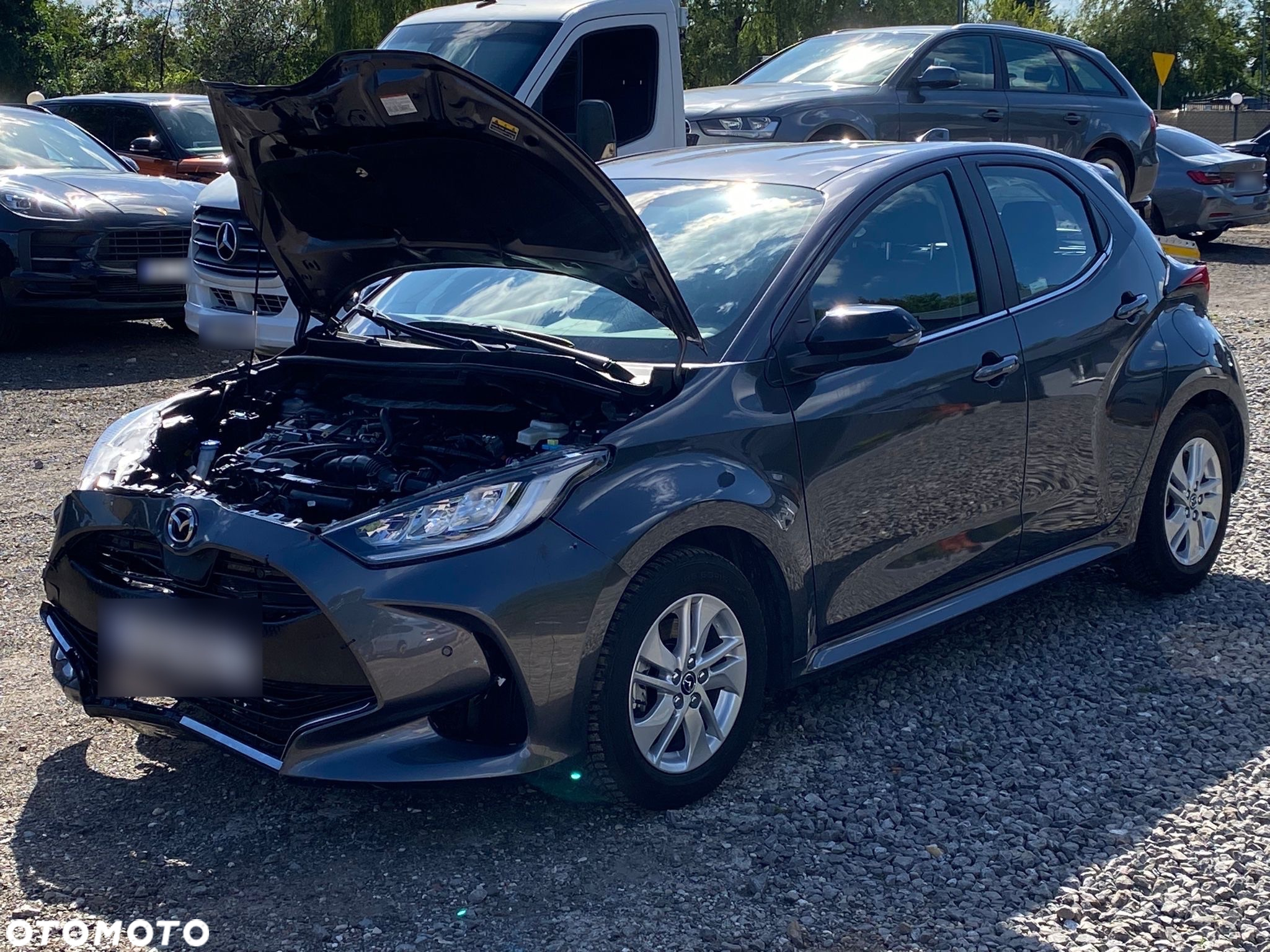 Mazda 2 Hybrid - 9