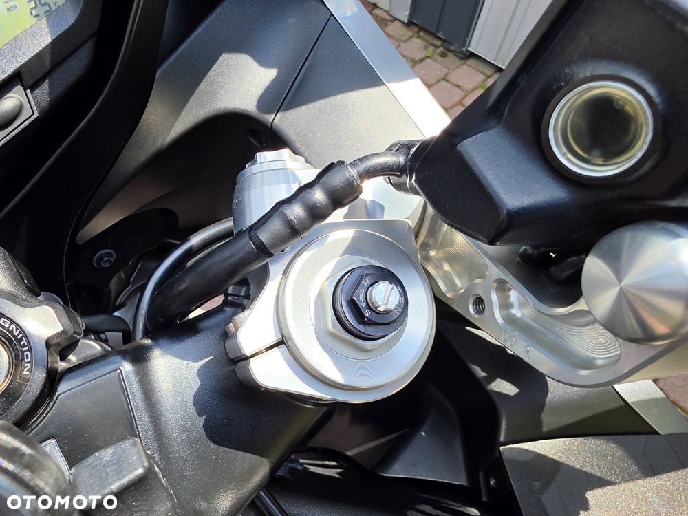 Honda VFR - 28