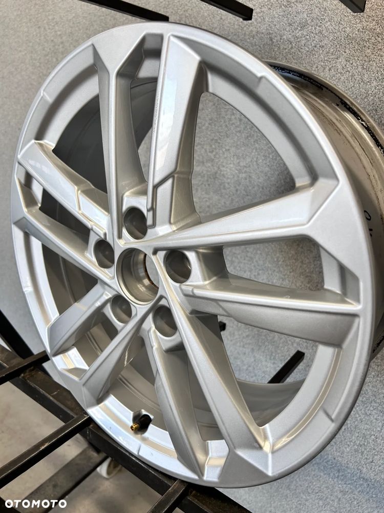 4 FELGI ALU. AUDI A3, S3 8Y0, VW T-ROC 17'' E6,5J  ET43 - 10