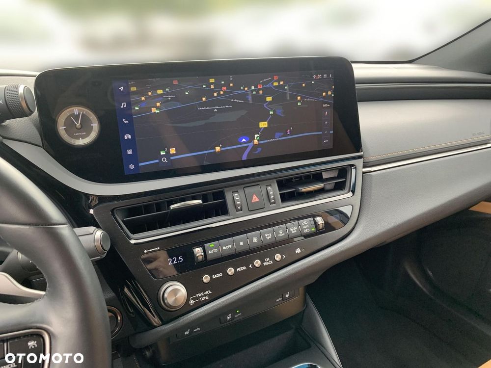 Lexus ES 300h Business Edition - 18