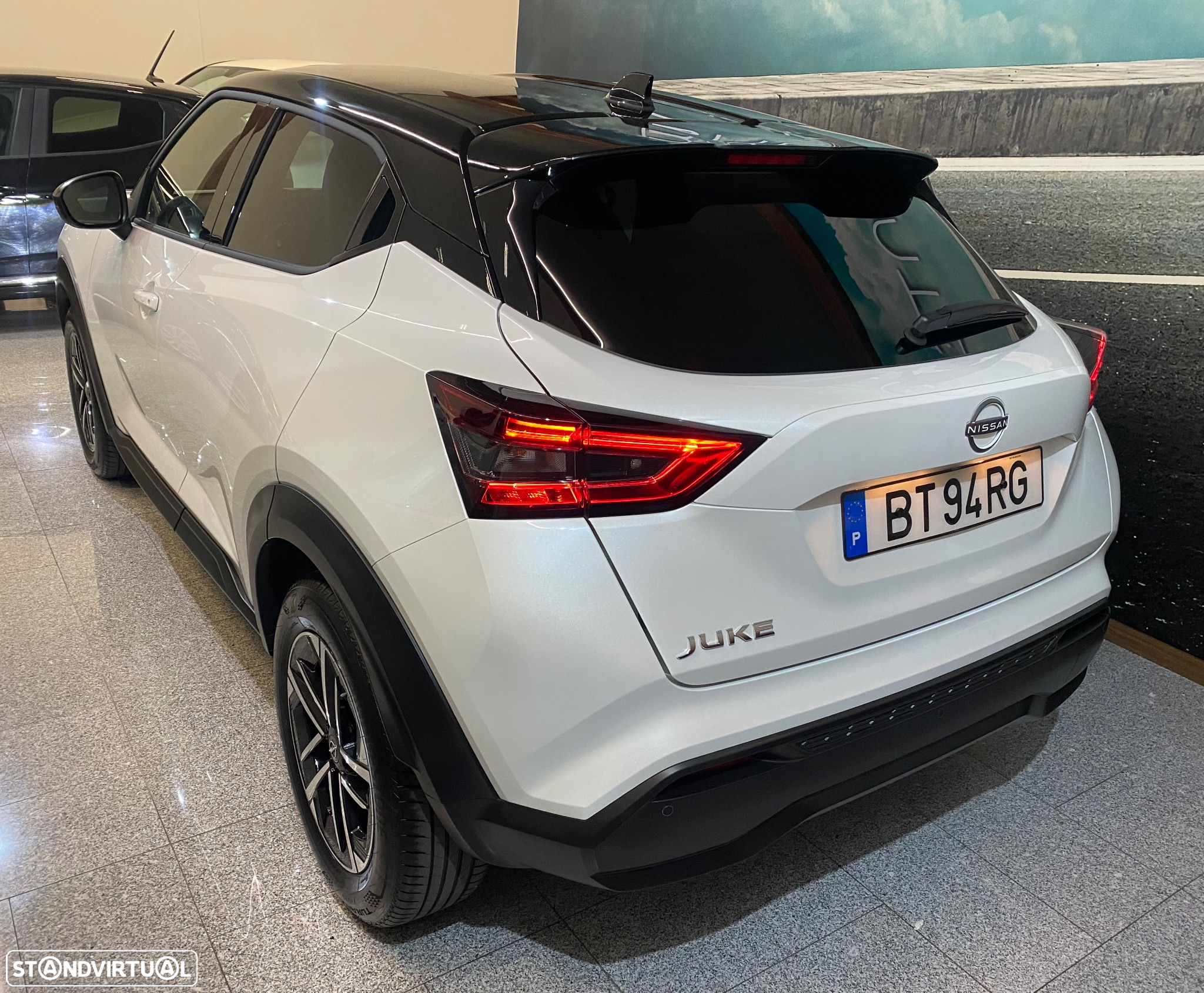 Nissan Juke 1.0 DIG-T N-Connecta NAV.+TwoTone NC - 4