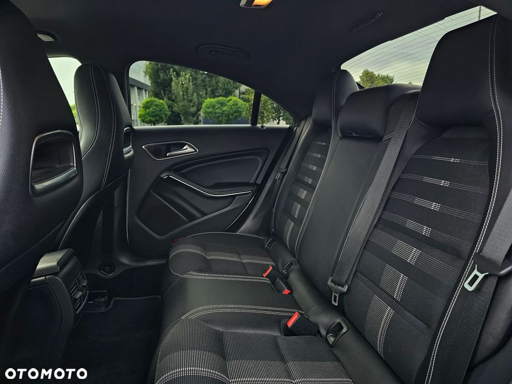 Mercedes-Benz CLA 200 7G-DCT - 17