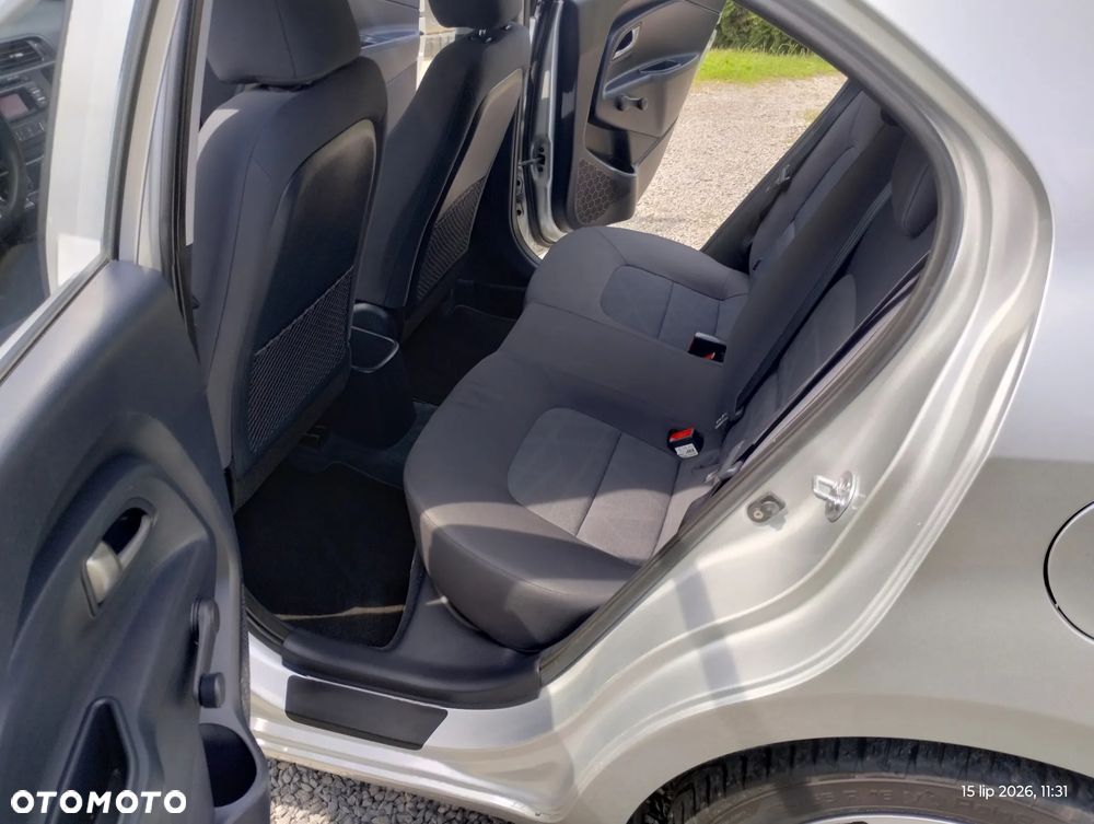 Kia Rio - 28