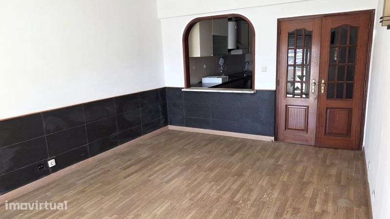 Apartamento T1+1 na Tapada das Mercês - Grande imagem: 2/12