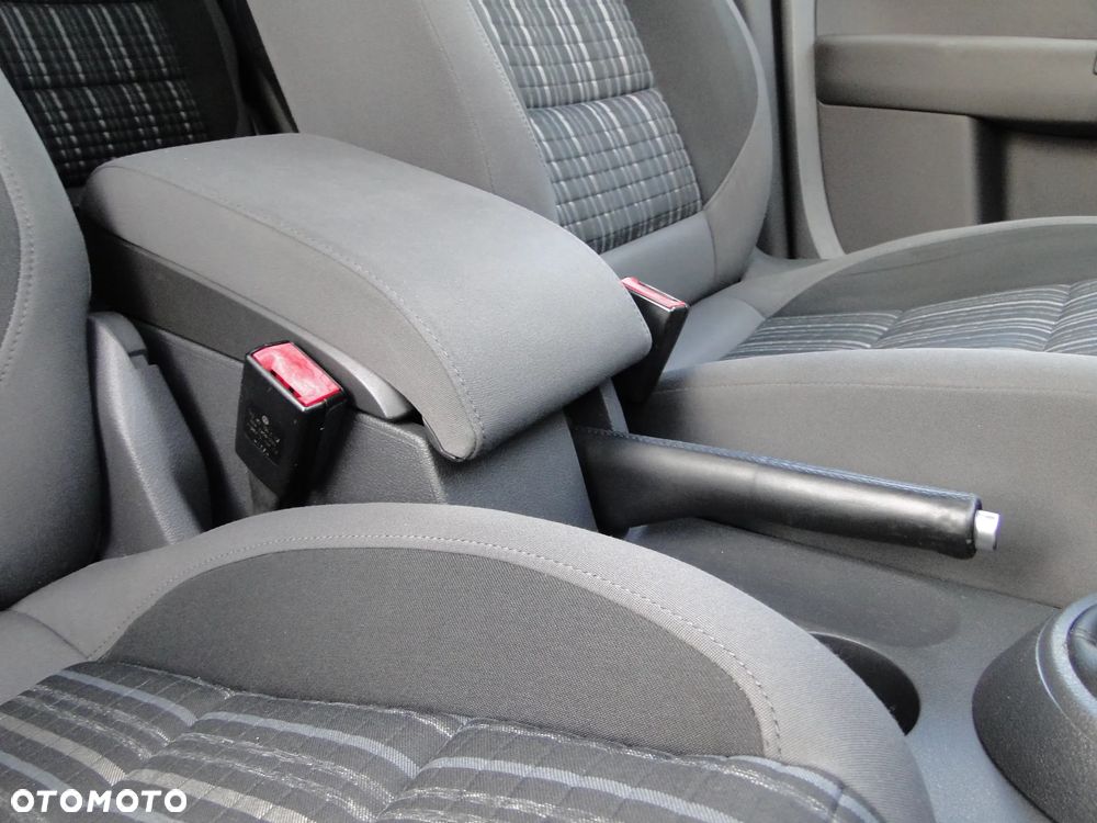 Volkswagen Touran 2.0 TDI DPF Cross - 24