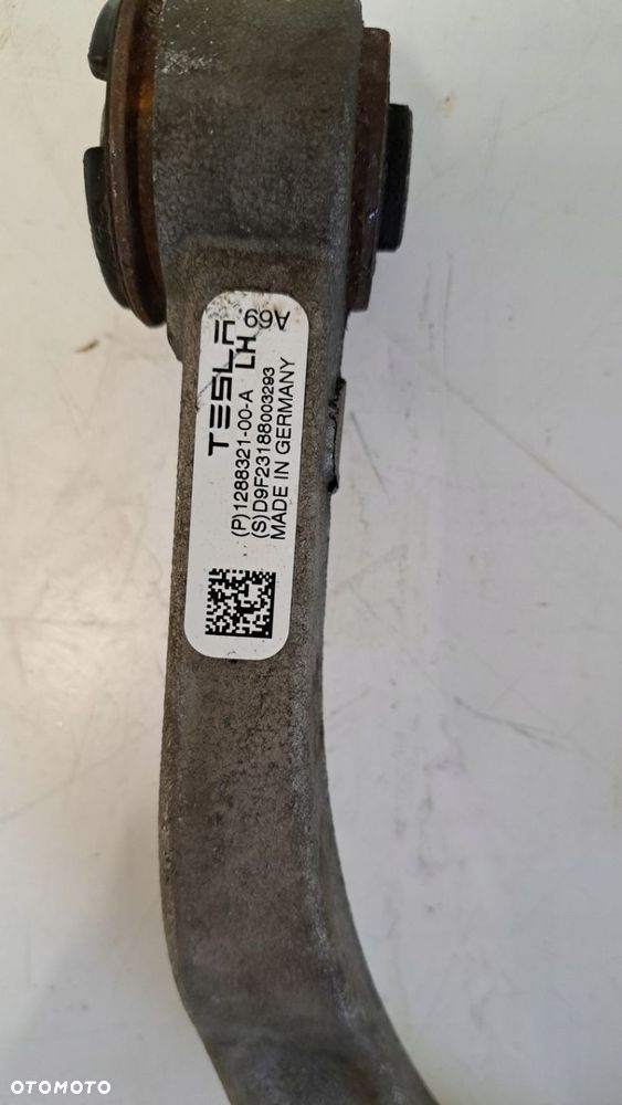 Wahacz lewy górny TESLA model Y 1288321-00-A - 3