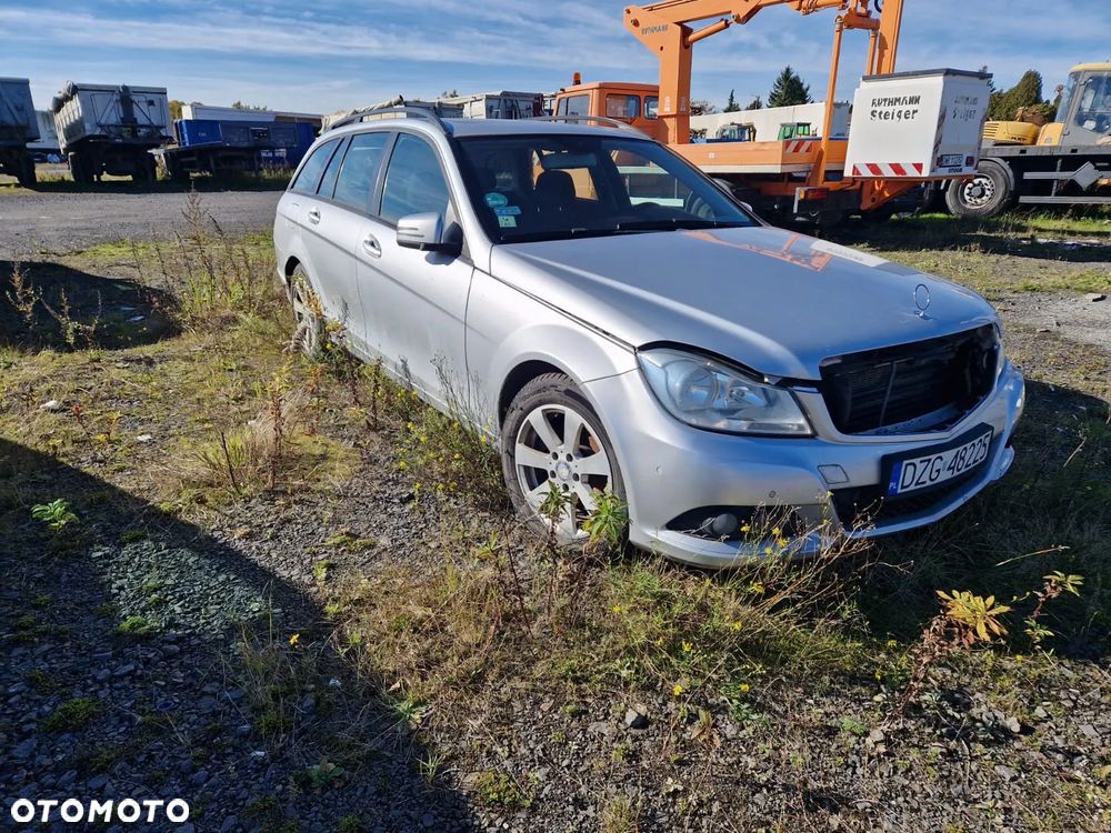 Mercedes-Benz Klasa C 220 CDI BlueEff 4-Matic Avantgarde - 3