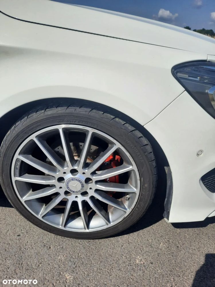 Mercedes-Benz CLA 200 7G-DCT AMG Line - 9