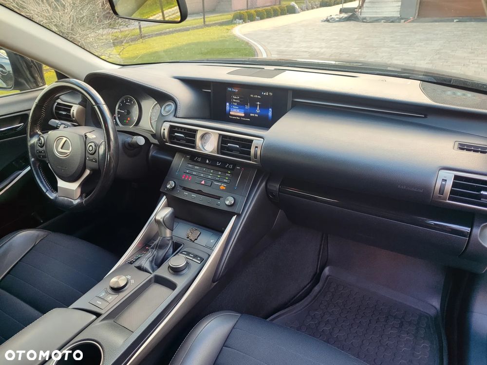 Lexus IS 200t Elite - 17