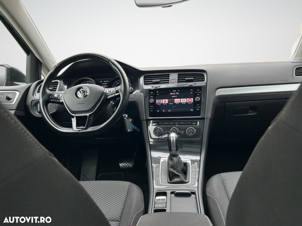 Volkswagen Golf - 11