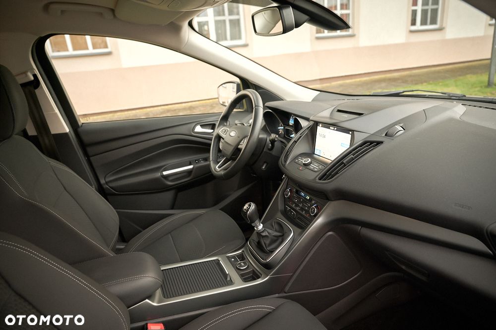 Ford Kuga 1.5 EcoBoost 2x4 Titanium - 28