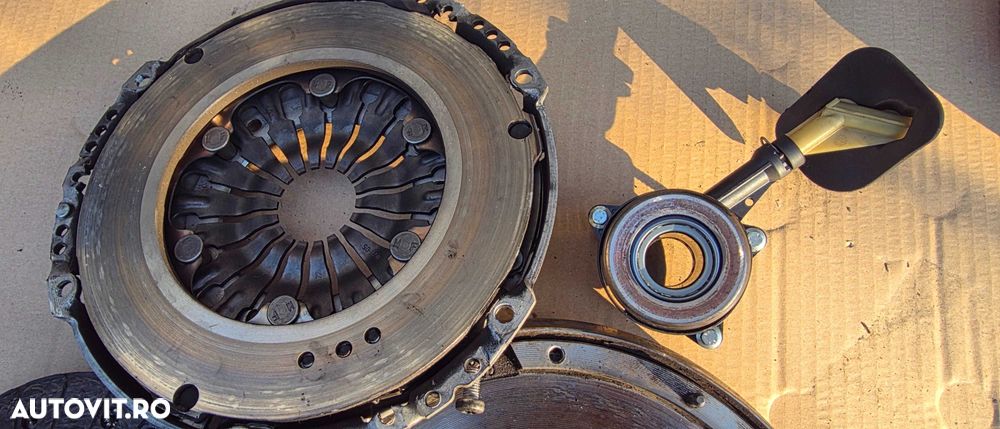 Volanta cu set ambreiaj Mazda 3 BK 1.6 TDCI 2005 2006 / 2007 2008 - 3