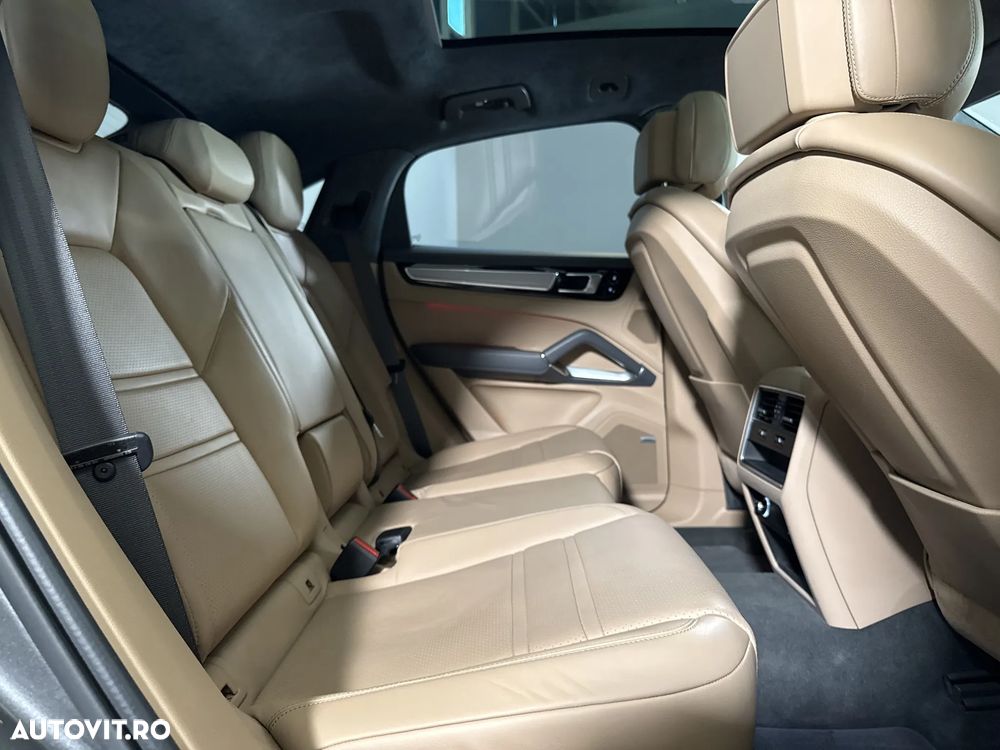 Porsche Cayenne Coupe - 13