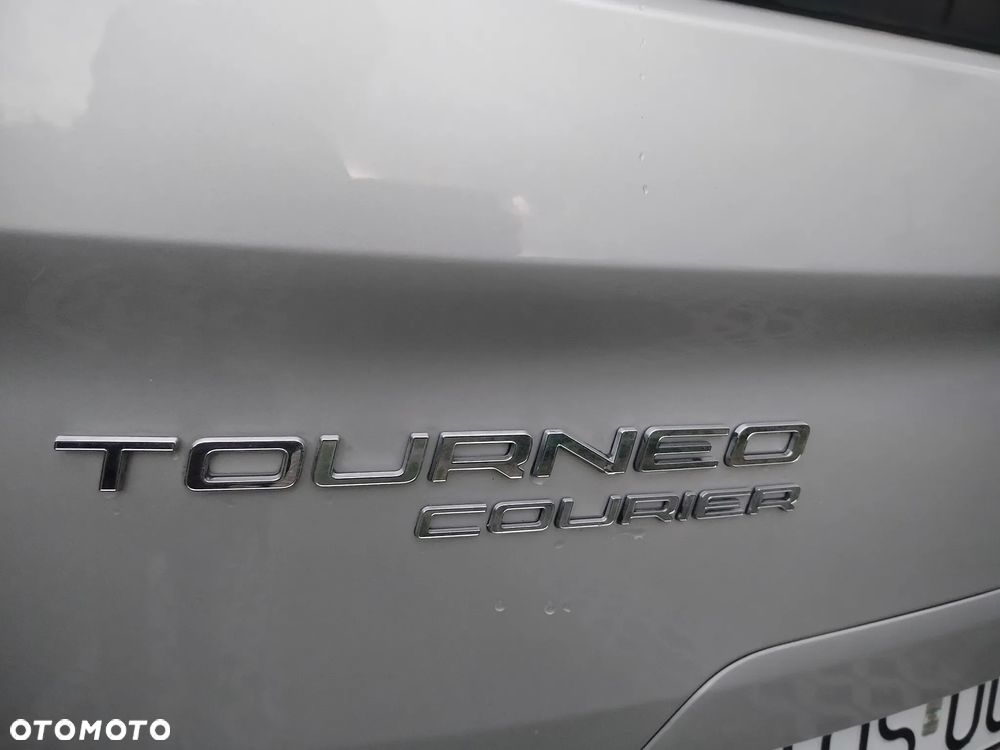 Ford Tourneo Courier 1.6 TDCi S&S Titanium - 32