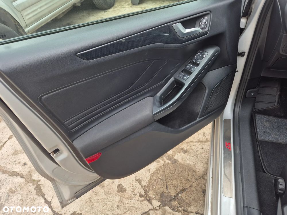 Ford Focus 1.5 EcoBlue Start-Stopp-System ST-LINE DESIGN - 22