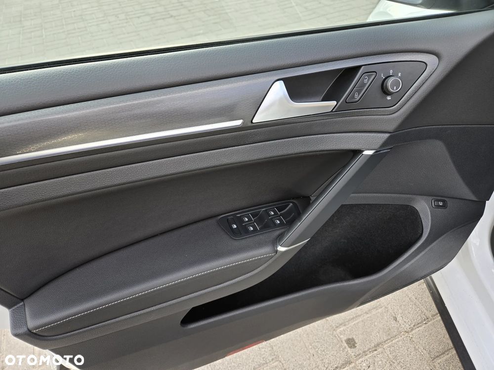 Volkswagen Golf - 14