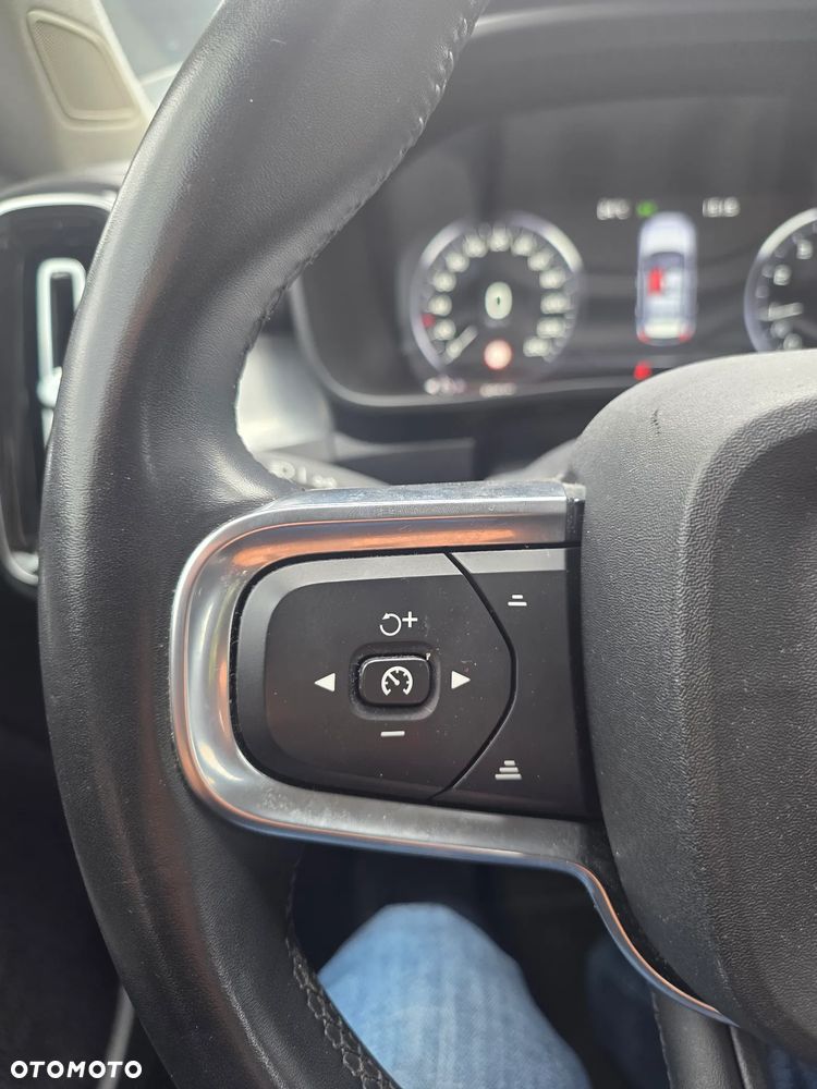 Volvo XC 40 T3 Geartronic Momentum Pro - 13