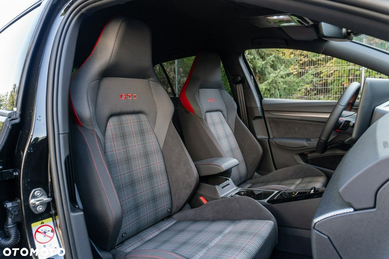 Volkswagen Golf - 22