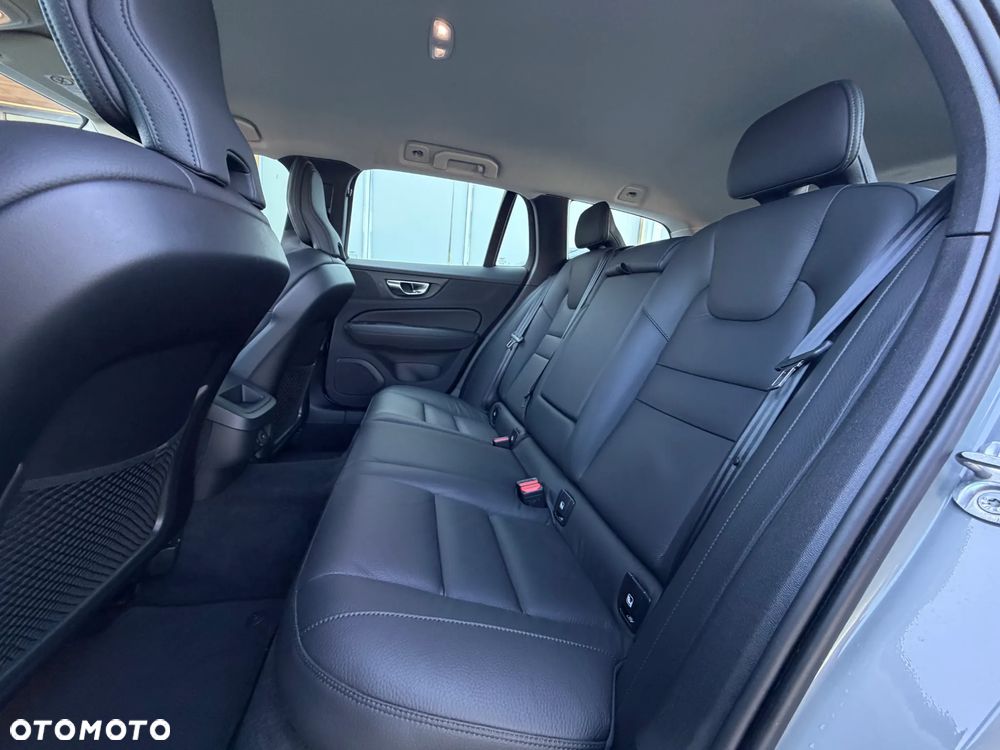 Volvo V60 B4 B Plus Dark - 20