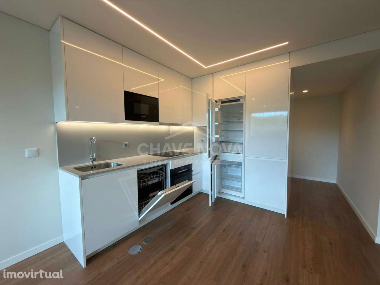 T2+1 Office Novo c/ Lugar de Garagem em Oliveira do Douro - Grande imagem: 2/24