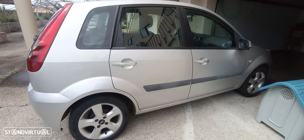 Ford Fiesta 1.4 TDCI Connection - 8