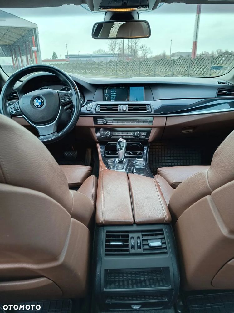 BMW Seria 5 525d xDrive - 16