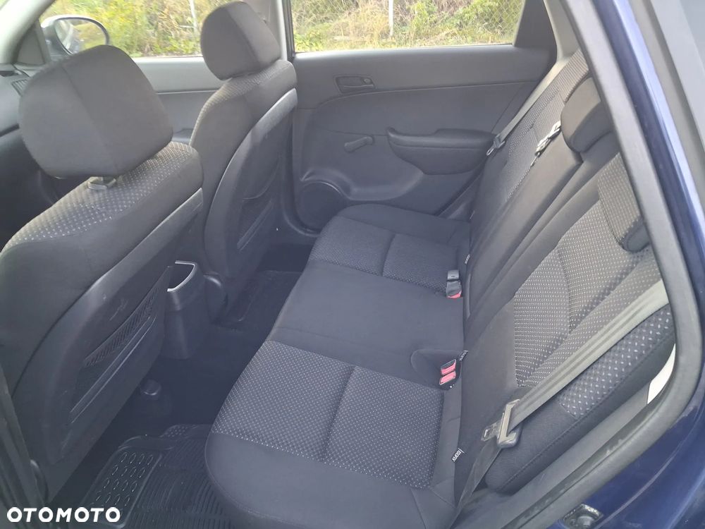 Hyundai i30 1.4 Base + - 11