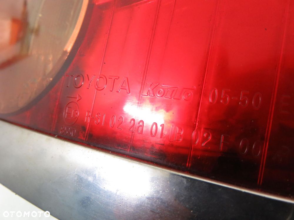 LAMPA PRAWA TYLNA TOYOTA AVENSIS II Kombi (T25) - 9