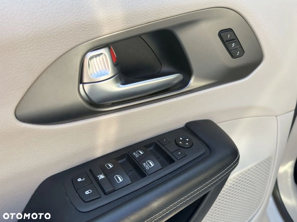 Chrysler Pacifica - 10