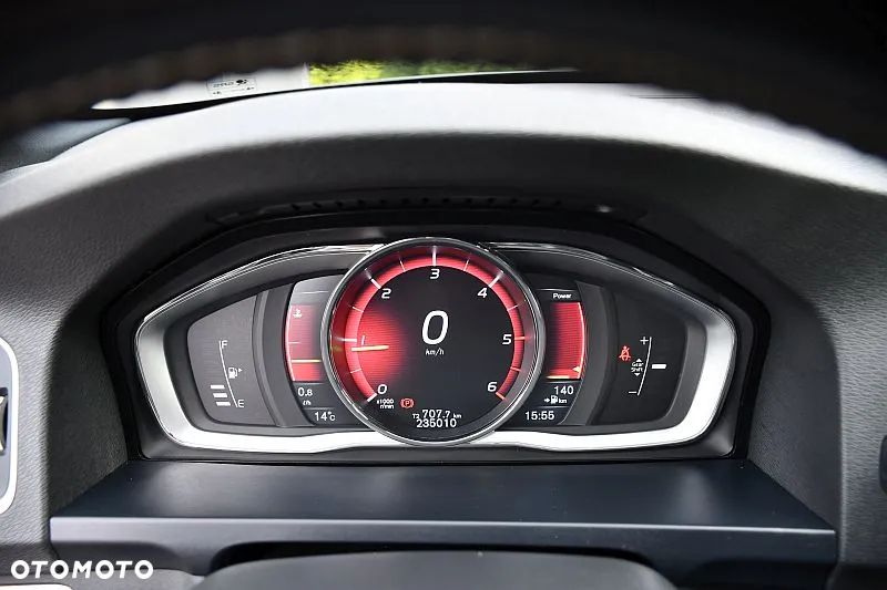 Volvo V60 D3 R-Design - 32