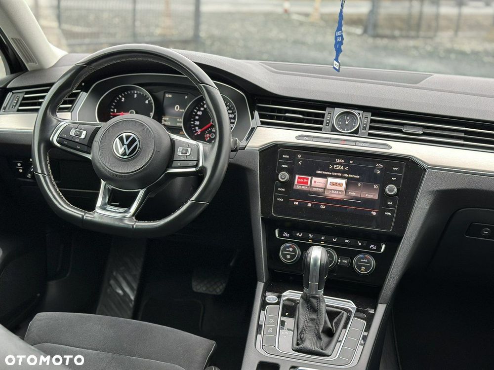 Volkswagen Passat - 4