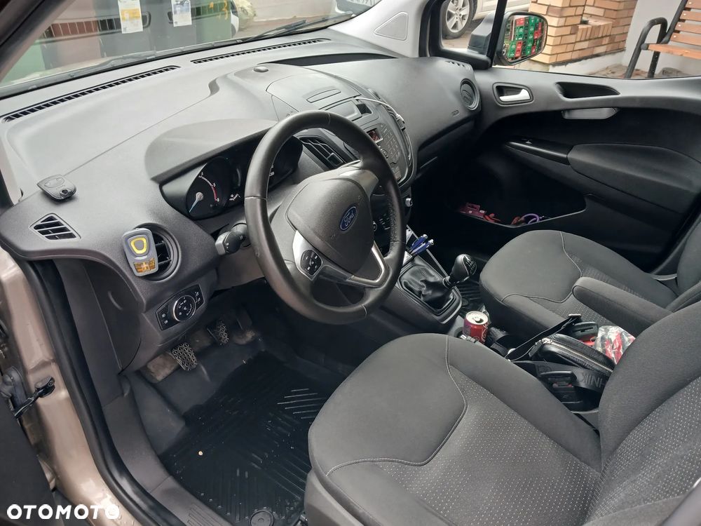 Ford transit courier - 6