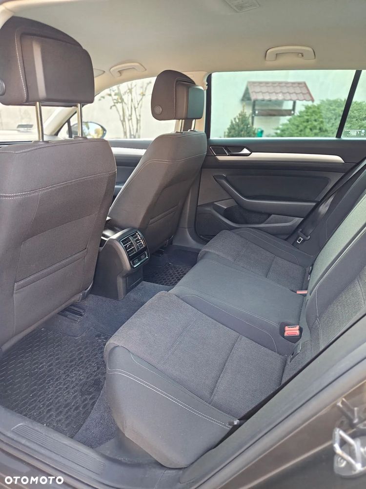 Volkswagen Passat 2.0 TDI SCR Comfortline - 10