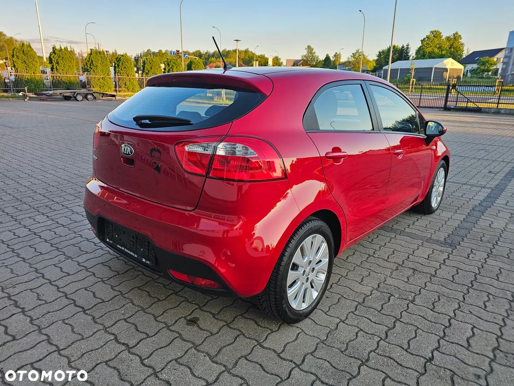 Kia Rio - 4