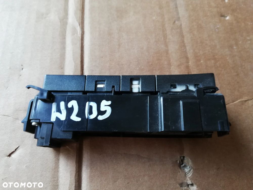 Mercedes W205 Przełącznik Panel Radia A2139050102 - 2