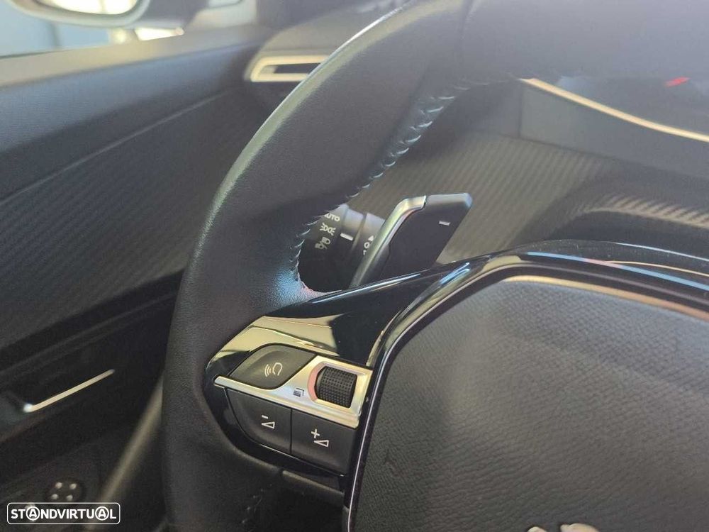 Peugeot 2008 1.2 PureTech Allure Pack EAT8 - 18