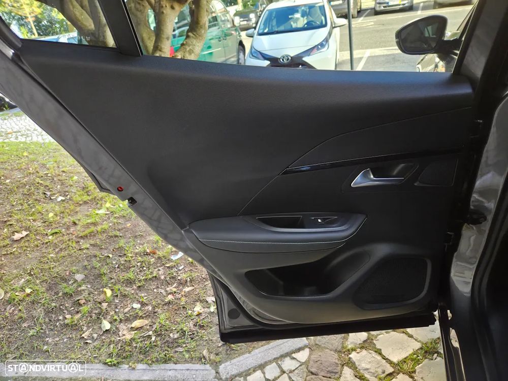 Peugeot 2008 1.2 PureTech Allure EAT8 - 13