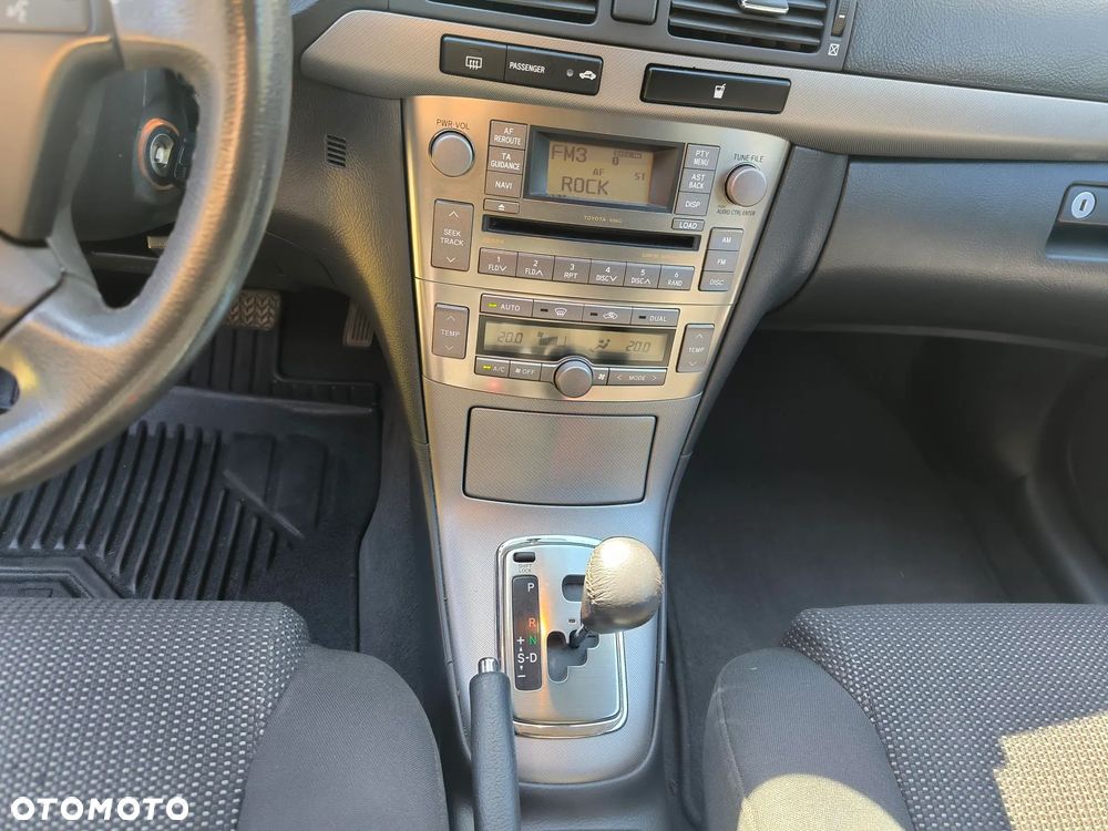 Toyota Avensis 1.8 VVT-i Automatik Sol - 16